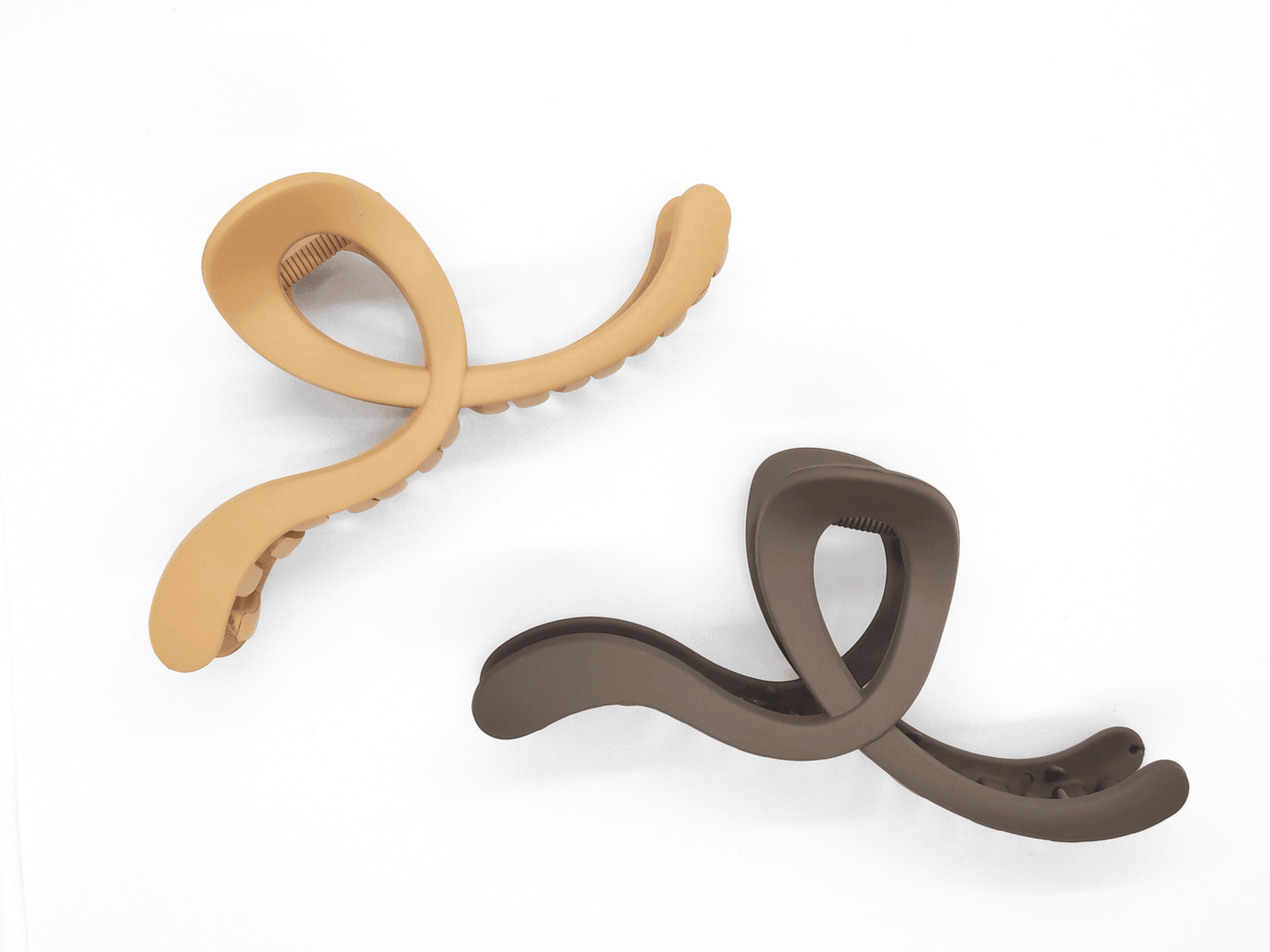 Elegant Matte Wavy Hair Claw Clip - cllovestudio