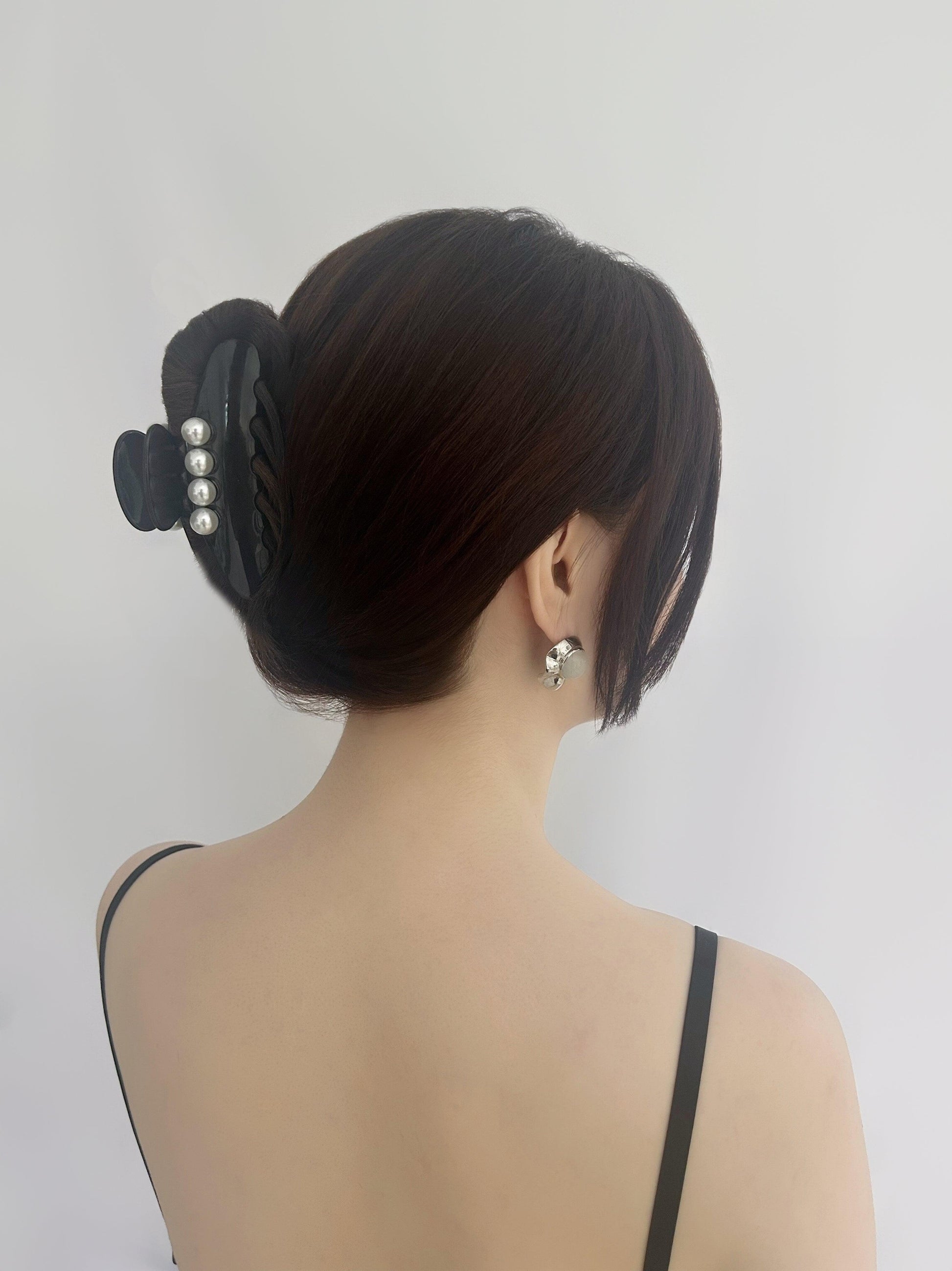 Classic Pearl Hair Claw Clip - Black - cllovestudio