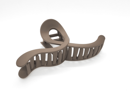 Elegant Matte Wavy Hair Claw Clip - cllovestudio