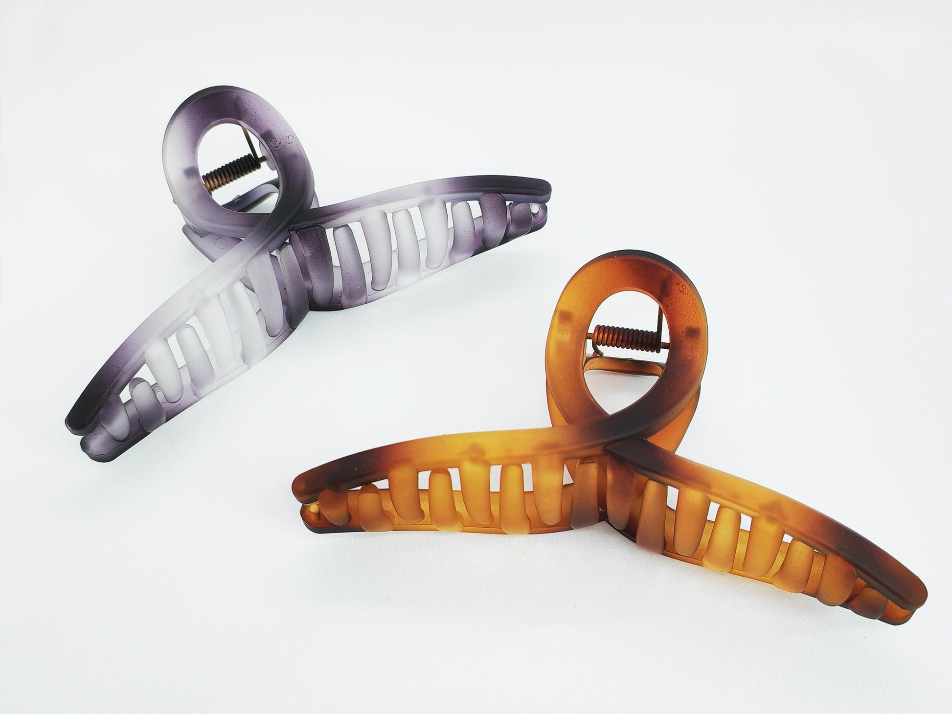 Trendy Matte Ink-Inspired Twisted Hair Claw Clip - cllovestudio