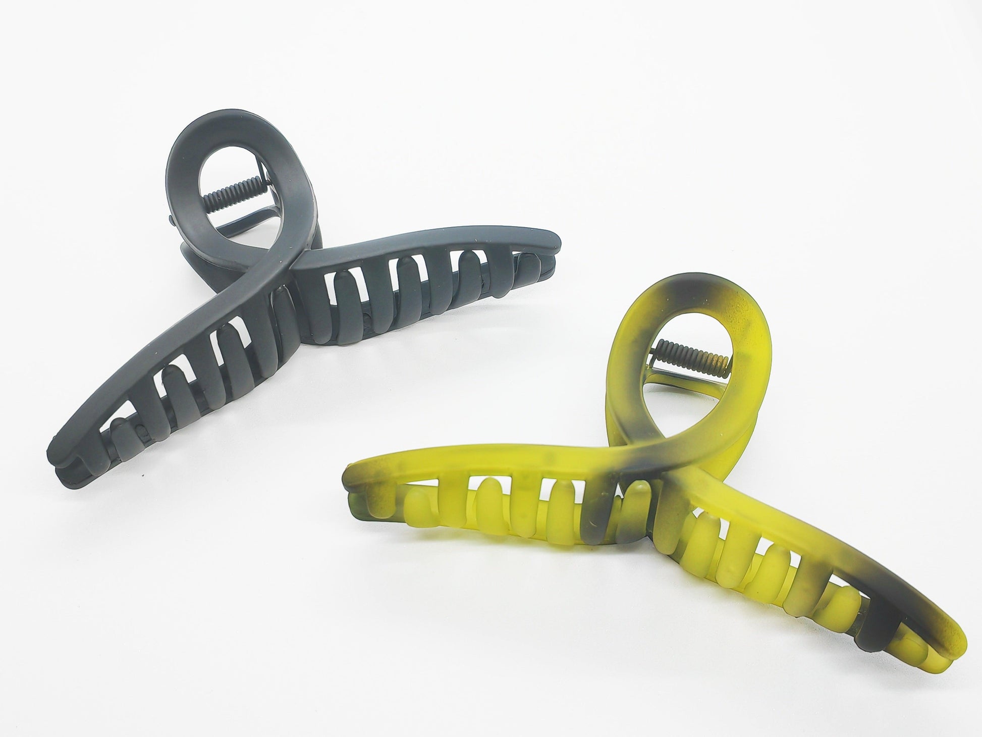 Trendy Matte Ink-Inspired Twisted Hair Claw Clip - cllovestudio