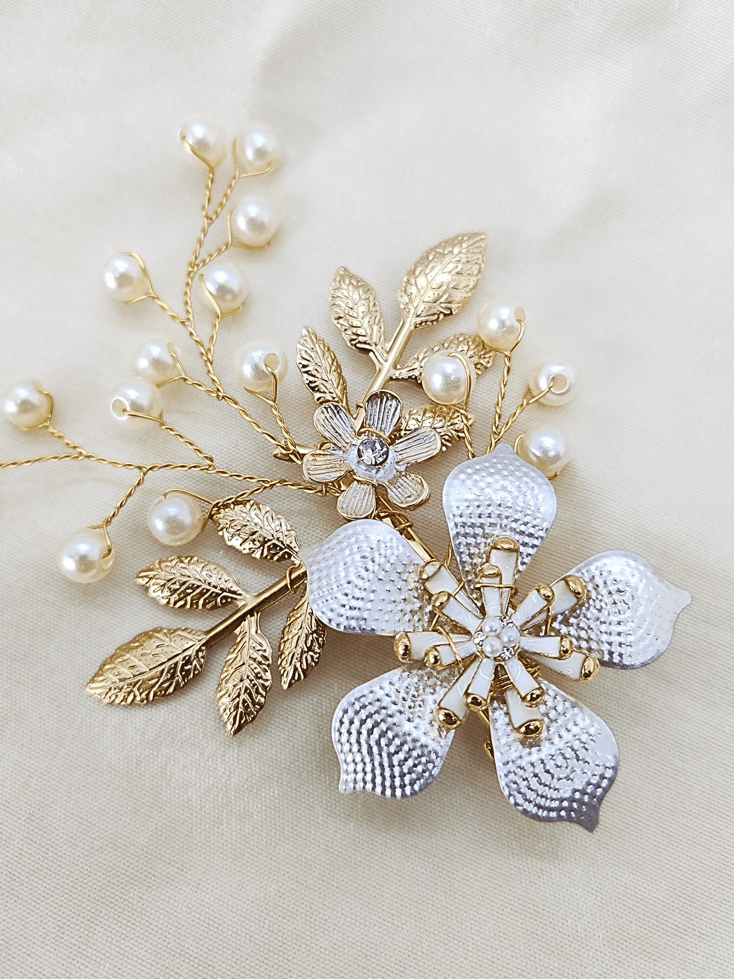 Vintage Pearl & Metallic Floral Bridal Hair Clip - cllovestudio