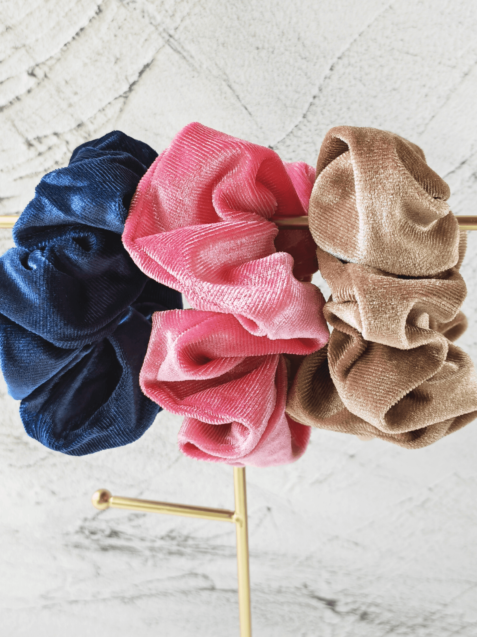 Vintage Velvet Scrunchie - cllovestudio