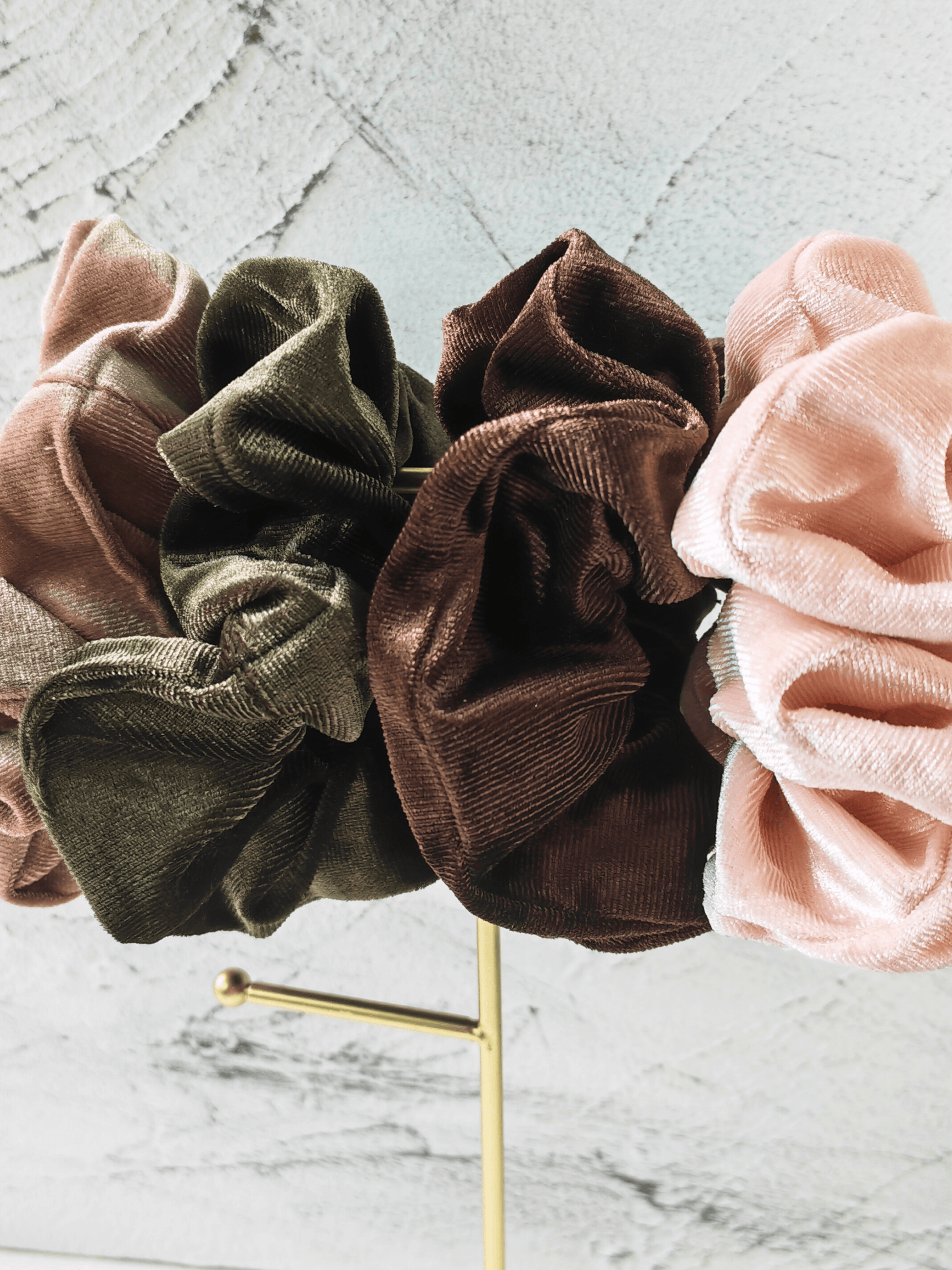 Vintage Velvet Scrunchie - cllovestudio